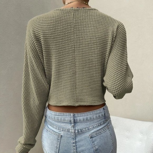 green runched front crop top casual trending fall winter - Picture 4 of 6